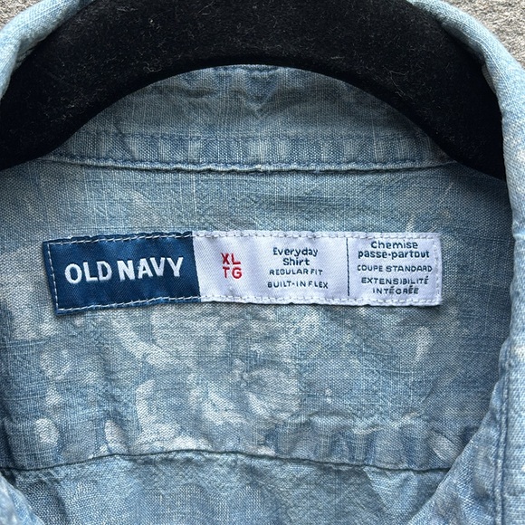 Old Navy Everyday Shirt Regular Fit Light Blue Denim with Floral Print Sz XL - Picture 2 of 7